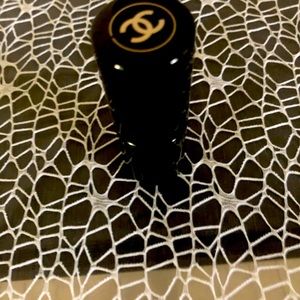 LES PINCEAUX DE CHANEL Retractable Kabuki Brush